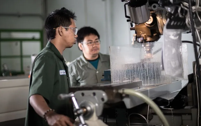 Manufacturing excellence β packaging machinery factory floor